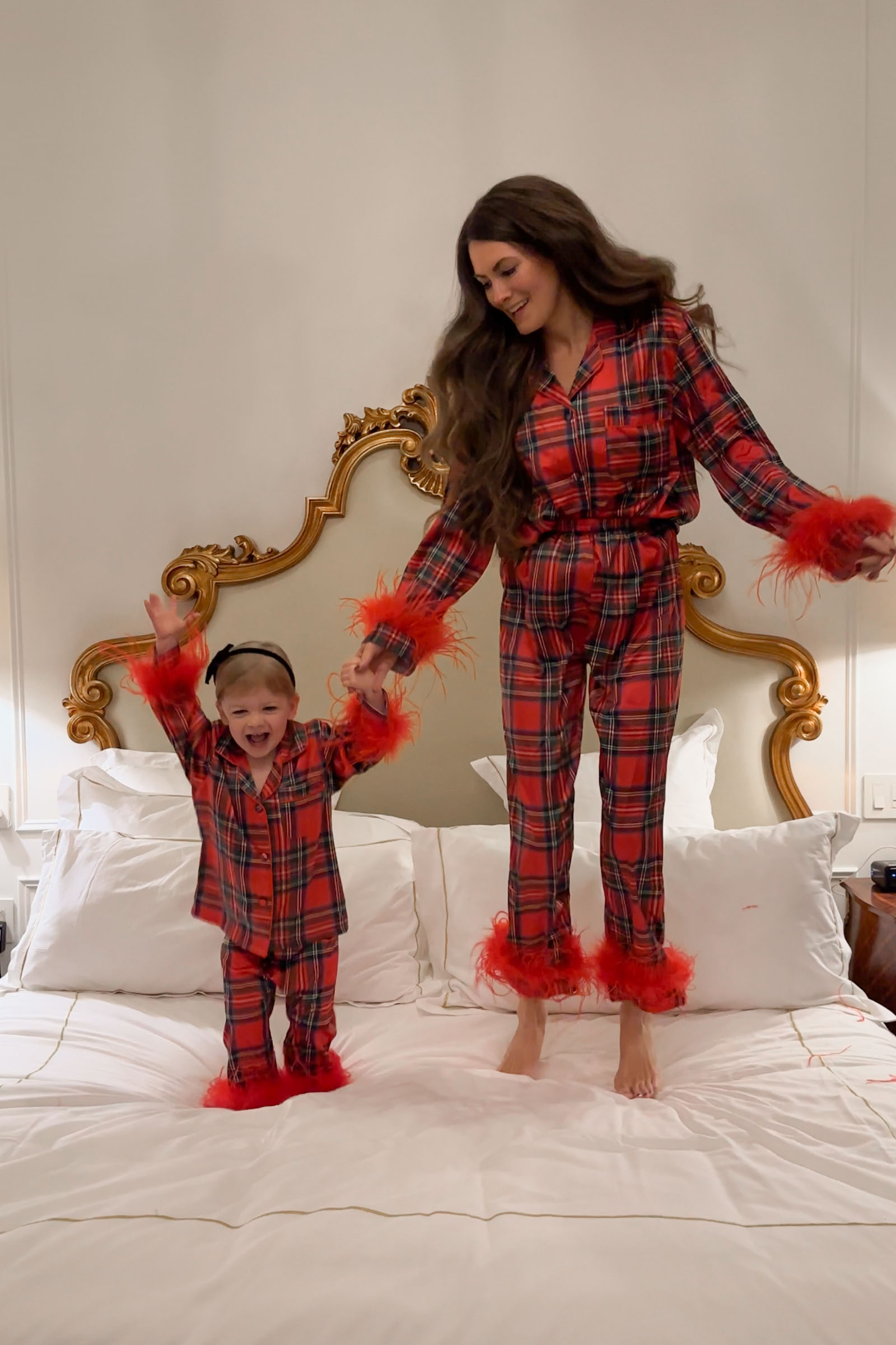 https://www.southerncurlsandpearls.com/wp-content/uploads/2023/12/gift-guide-holiday-pajamas-15.jpg